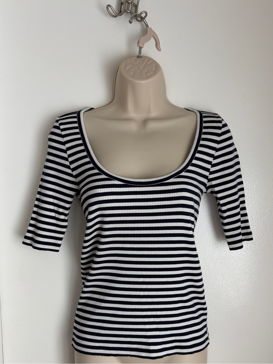 Faherty Tops - Faherty Navy & White Stripe Cotton Blend Top (Size Small)
